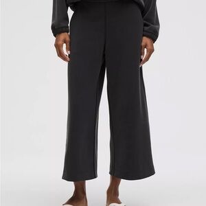 Softstreme High-Rise Wide-Leg Cropped Pant